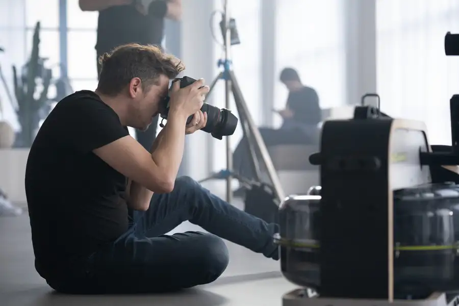 Oliver Oettli als Fotograf am Set