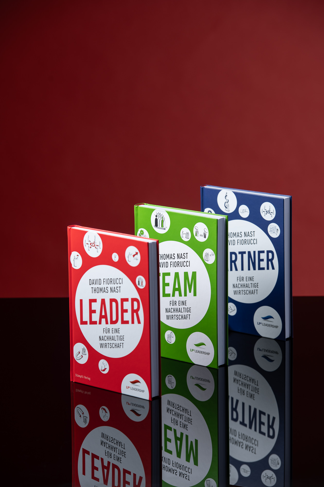 Aufnahme im Studio von drei Publikationen für das Corporate Branding von David Fiorucci, Leadership Coach, Keynote Speaker, Mentaltrainer und Networkingspezialist.