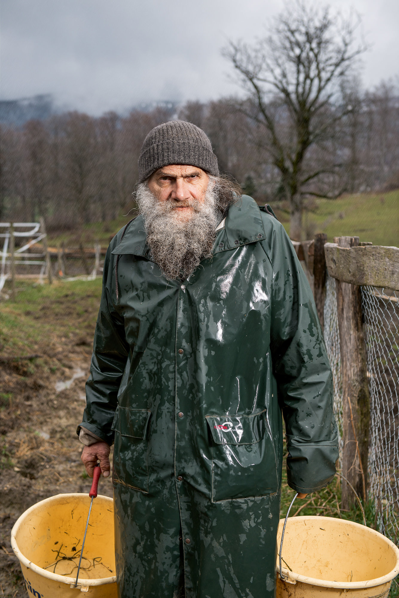 Konzeptbilder für den Geschäftsbericht 2013 und 2014 für den Energie Services Biel-Bienne zu den Themen Wasserkreislauf und Gas. Portrait eines Bauers.