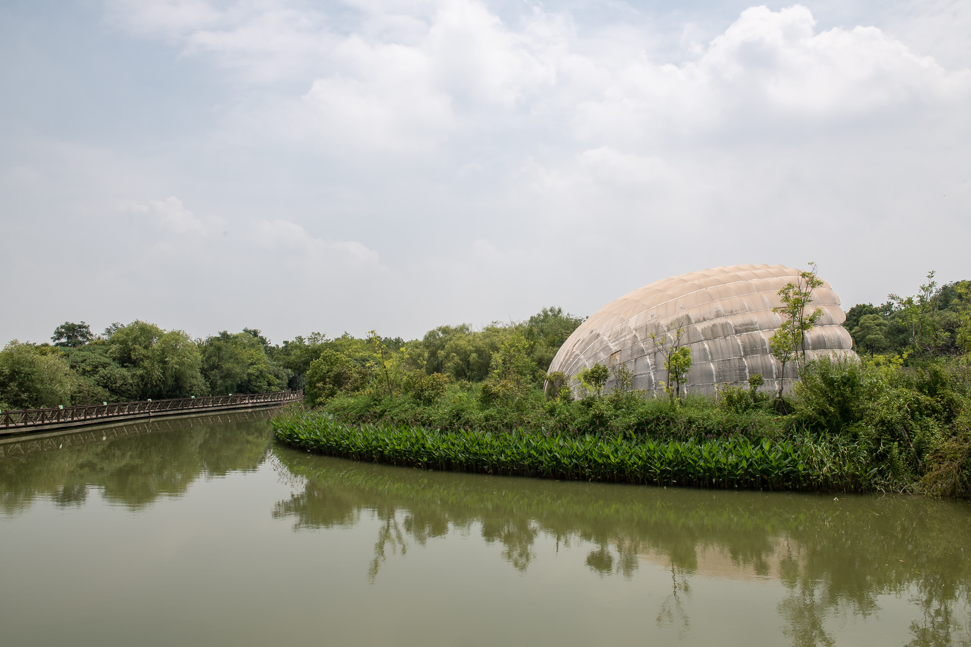 Architektur entlang des Huang Pu River in Shanghai. Reportage und Buchprojekt über den Huangpu River in Shanghai, China.