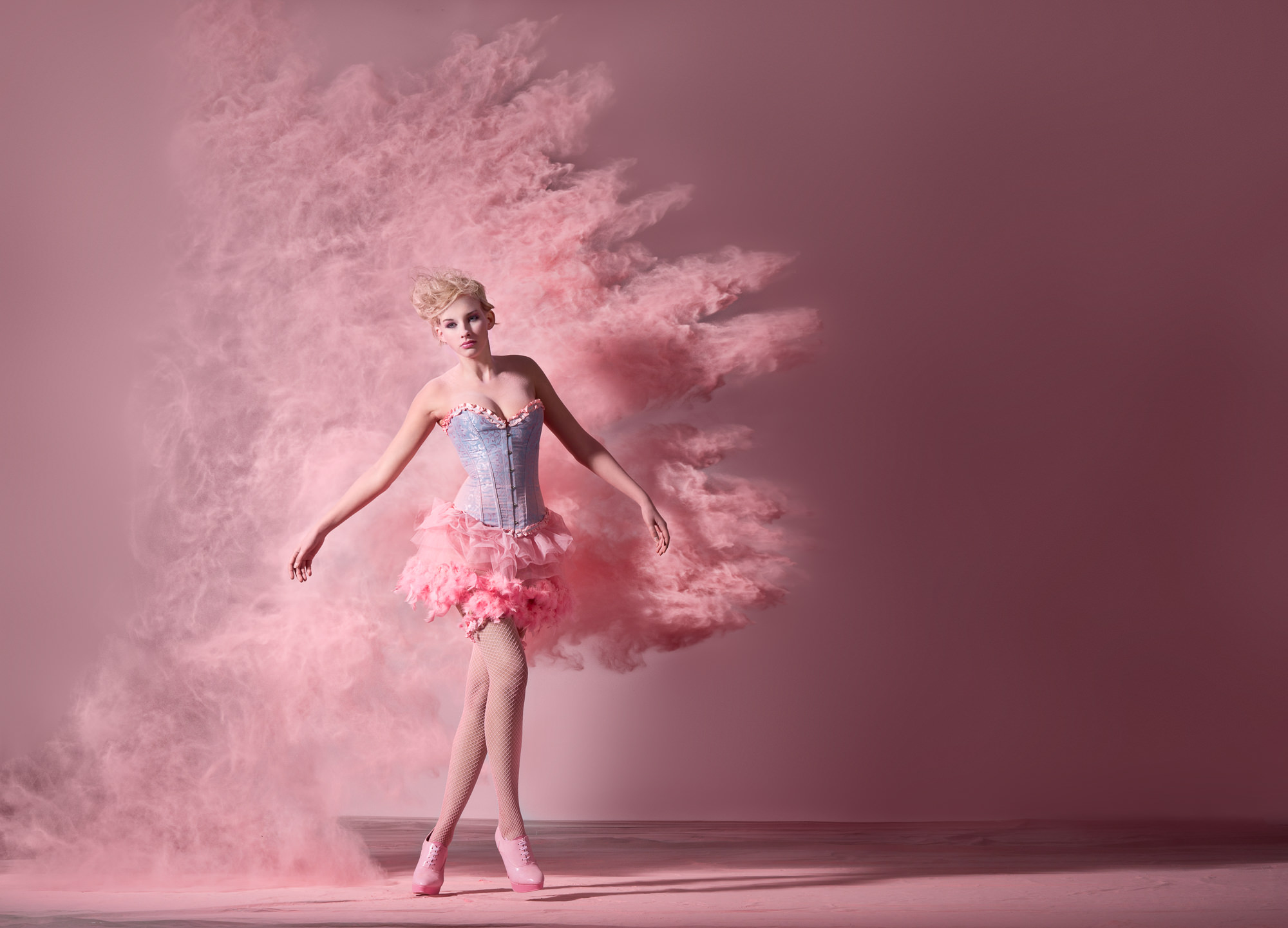 Happy Size Kampagne zum Jubiläum. Portrait Aufnahmen im Studio mit Puder.