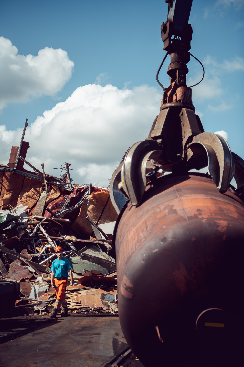 Firmenfotos und Corporate Bildwelt für Thommen Recycling, ein Schweizer Unternehmen, welches Alteisen, Kühlschränke, Laptops, Geldmünzen und Zugwaggons für die Wiederverwertung aufbereitet