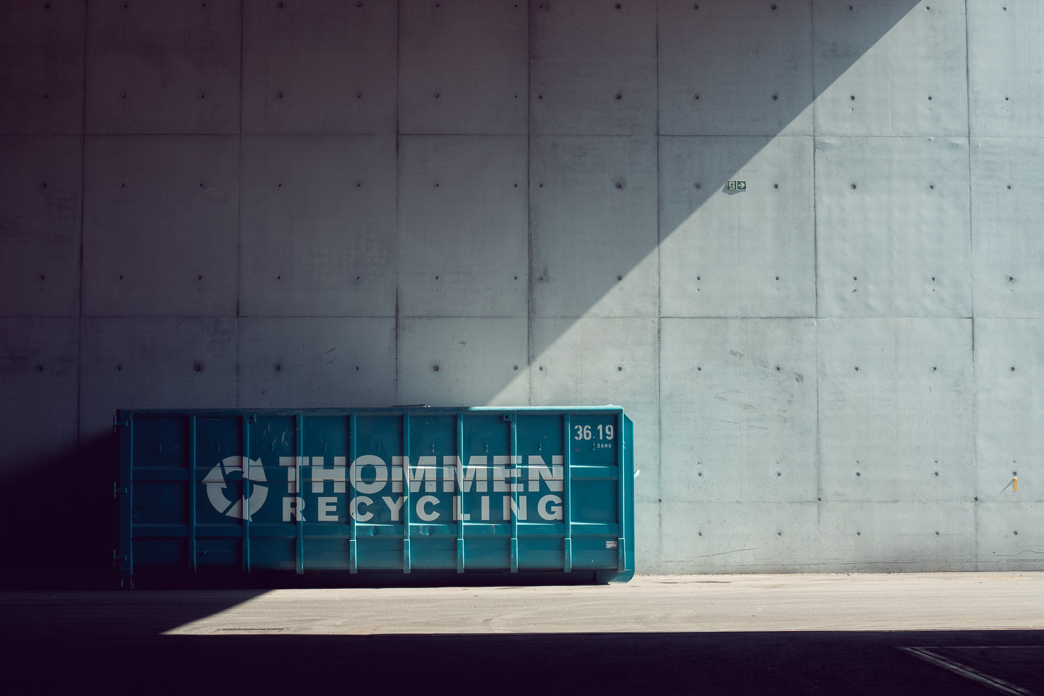 Aufnahme eines Sammelbehälters von Thommen Recycling.